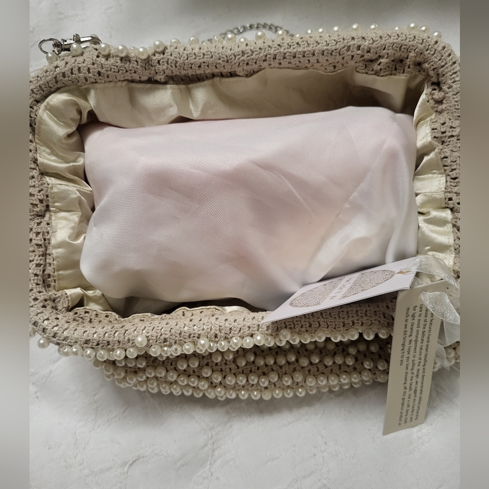 Elegant Cream Beaded Clutch with Curved Frame - Picture 14 of 15